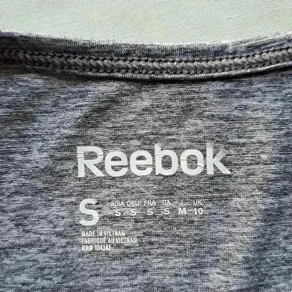 ❤️ Reebok Grey and  Black Workout Top - Picture 12 of 12